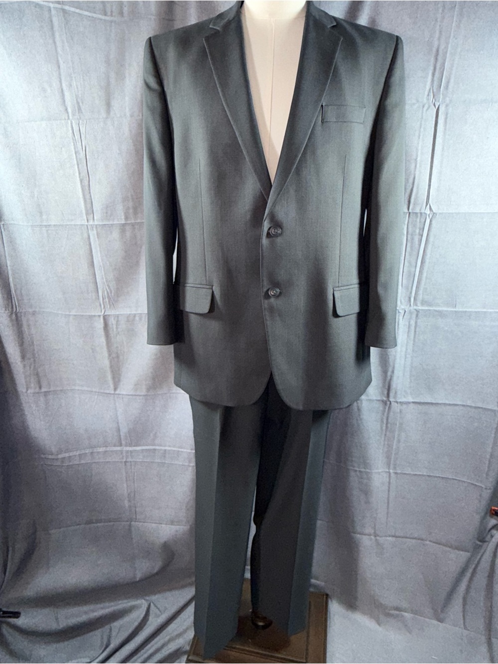 3060-Haggar Men's Two-Piece Charcoal Gray Suit